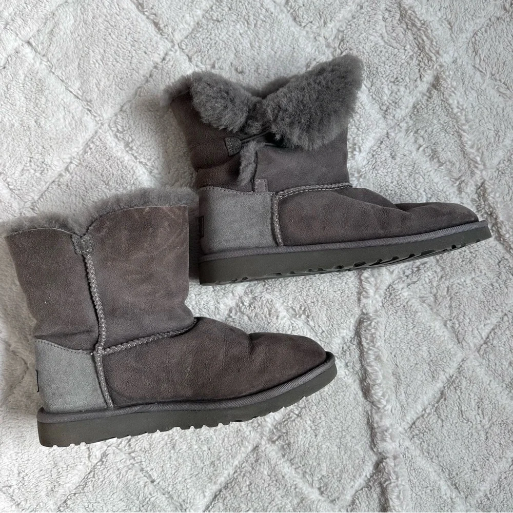 Ugg | Gray Bailey Button Boots Big Kids Style 5991Y | Size 5